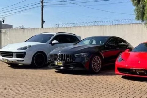 Carros de luxo de secretário são liberados após Operação Mafiusi