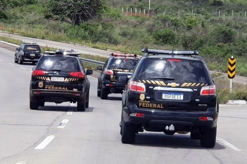 Polícia Federal apreende pneus ilegais da Bolívia em operação em Rio Branco