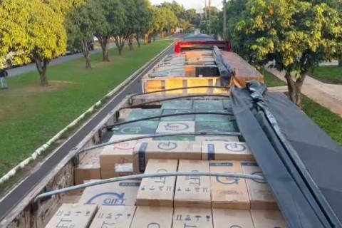 Motoristas são flagrados com 1,2 milhão de maços de cigarros do Paraguai em Umuarama
