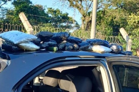 Carro é apreendido com maconha na BR-376