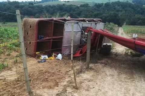 Balão com 35 passageiros cai no interior de SP; uma vítima morre