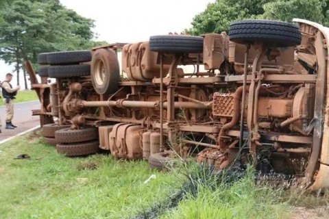 Motorista de caminhão morre no HU de Maringá após grave acidente na rodovia