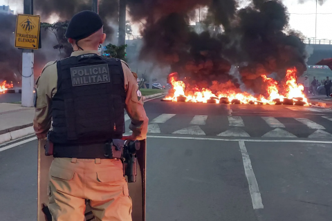 Manifestantes protestam contra morte de jovem em ação da PM em Londrina