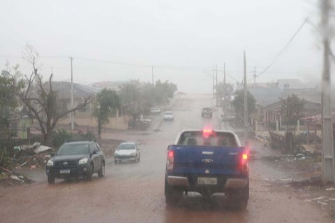 Frente fria intensifica instabilidade e temporais voltam a atingir o Paraná no fim de semana