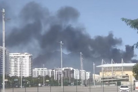 Fogo atinge estação de tratamento de esgoto na região da Barra da Tijuca