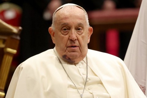 Papa Francisco segue em estado crítico e apresenta insuficiência renal, informa Vaticano